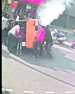 ఎవరి నిర్లక్ష్యానికి ఫలితమిది..?3