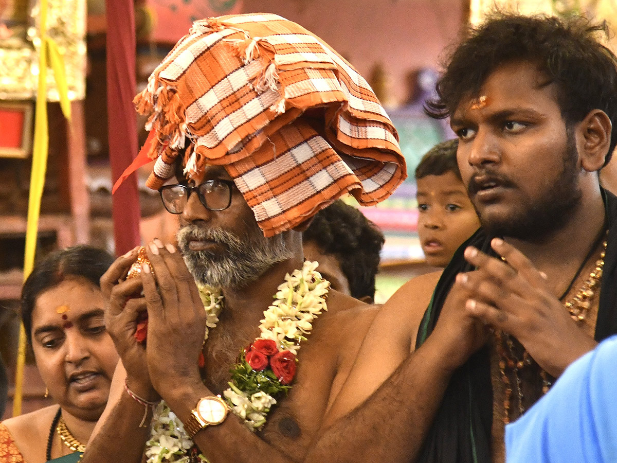 Devotees Rush at Vijayawada Durga Temple Photos14