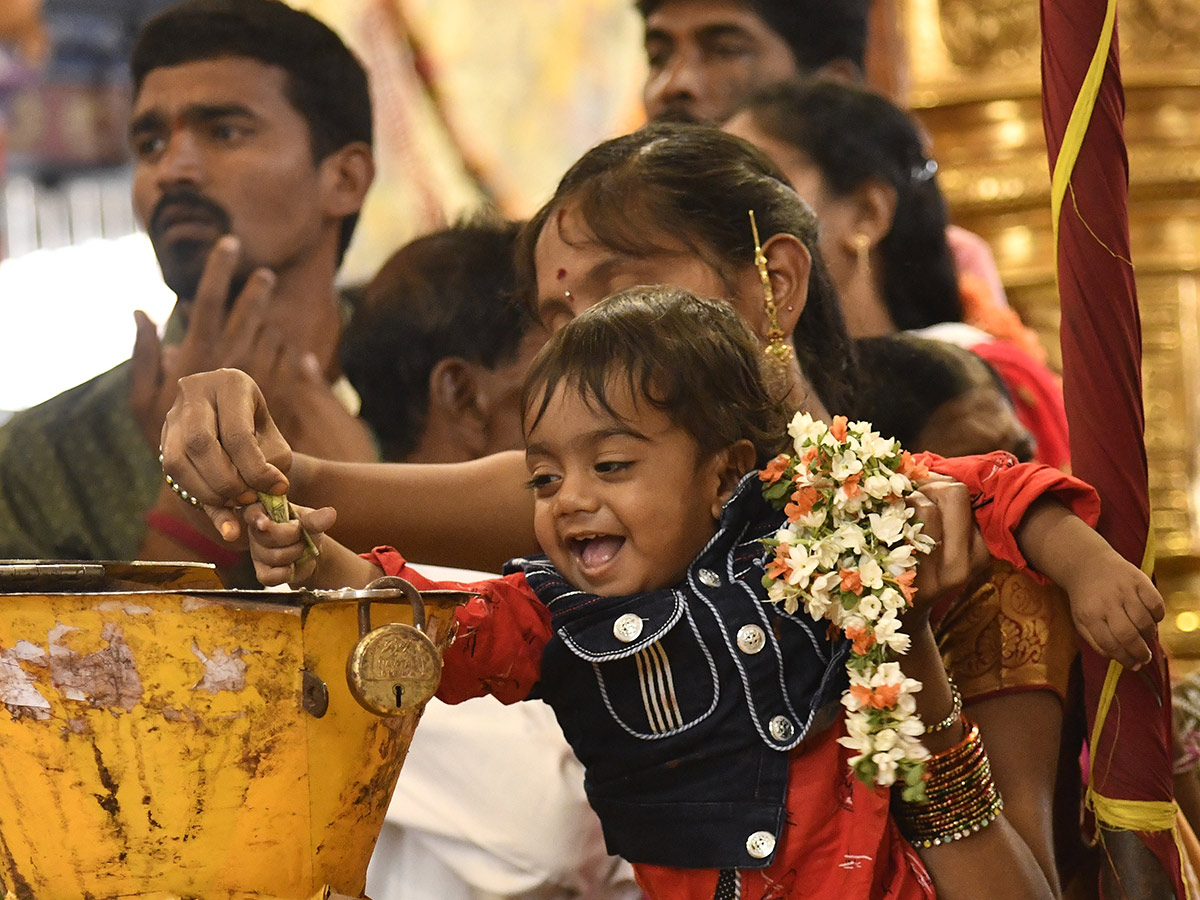 Devotees Rush at Vijayawada Durga Temple Photos15
