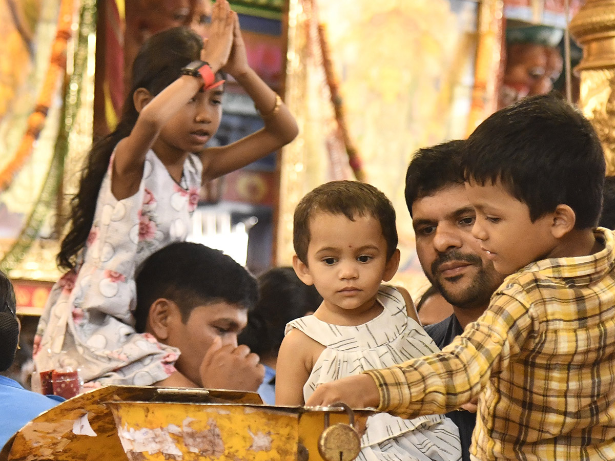 Devotees Rush at Vijayawada Durga Temple Photos16