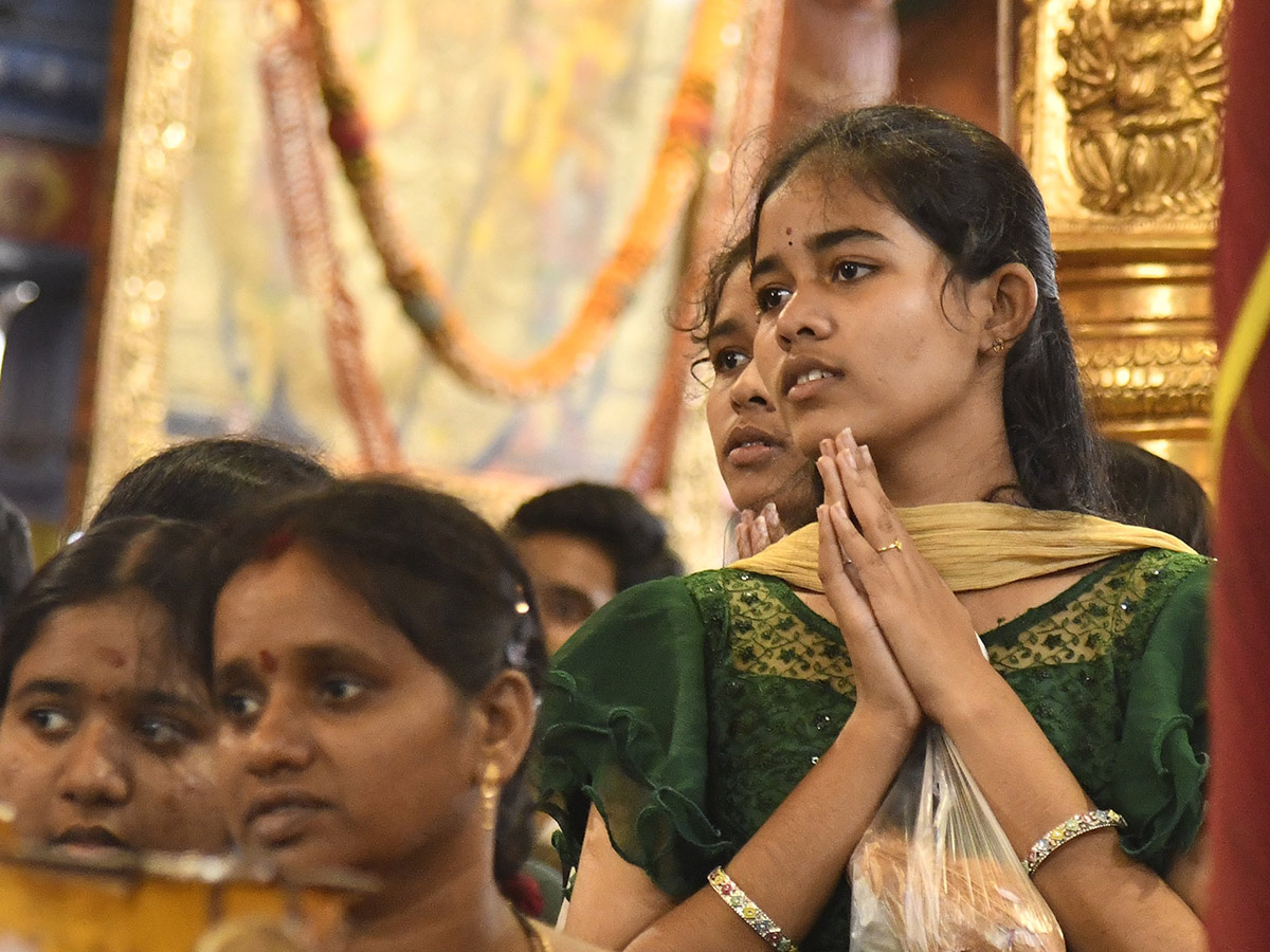 Devotees Rush at Vijayawada Durga Temple Photos17