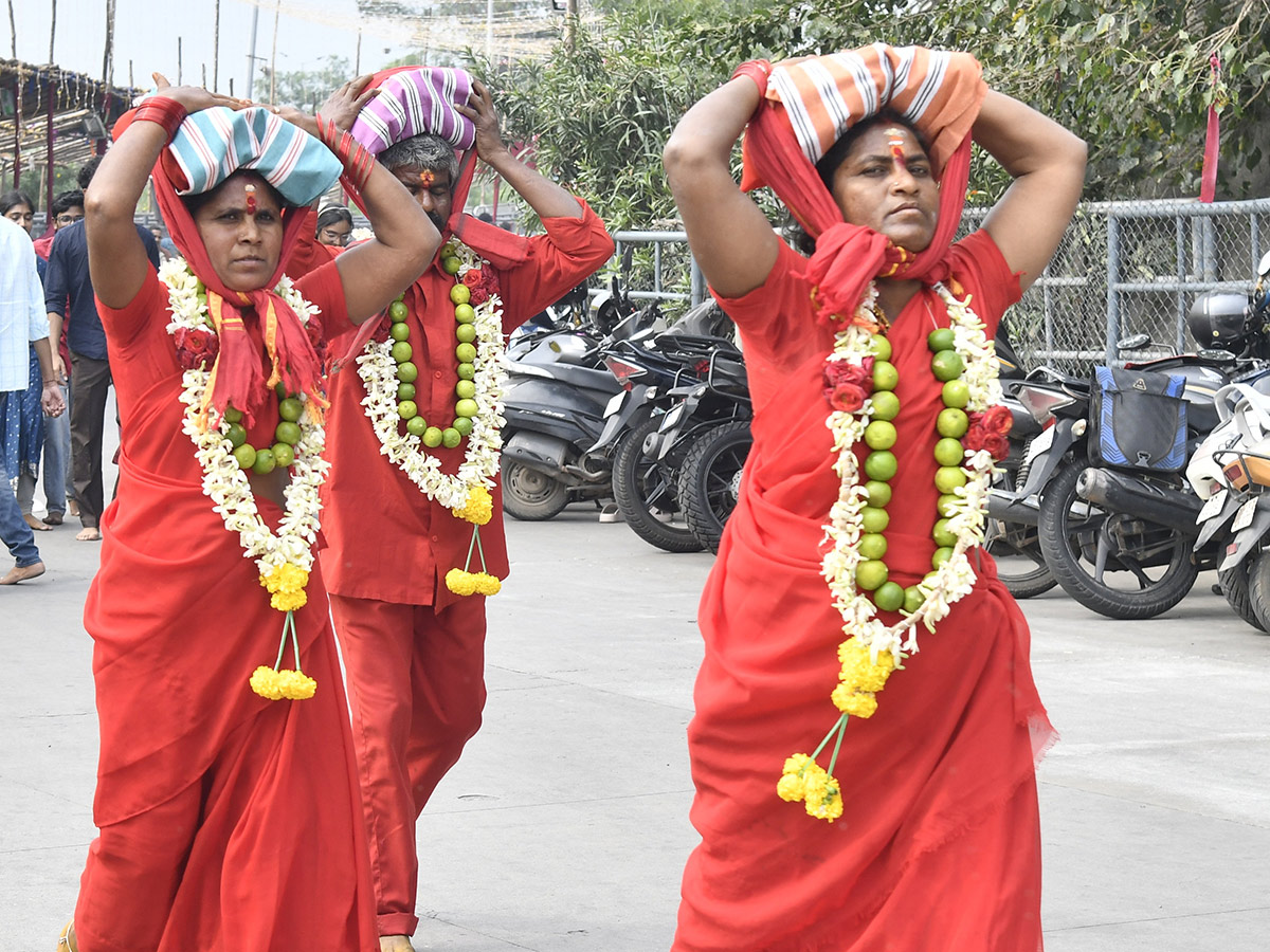 Devotees Rush at Vijayawada Durga Temple Photos2