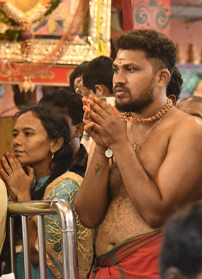 Devotees Rush at Vijayawada Durga Temple Photos20