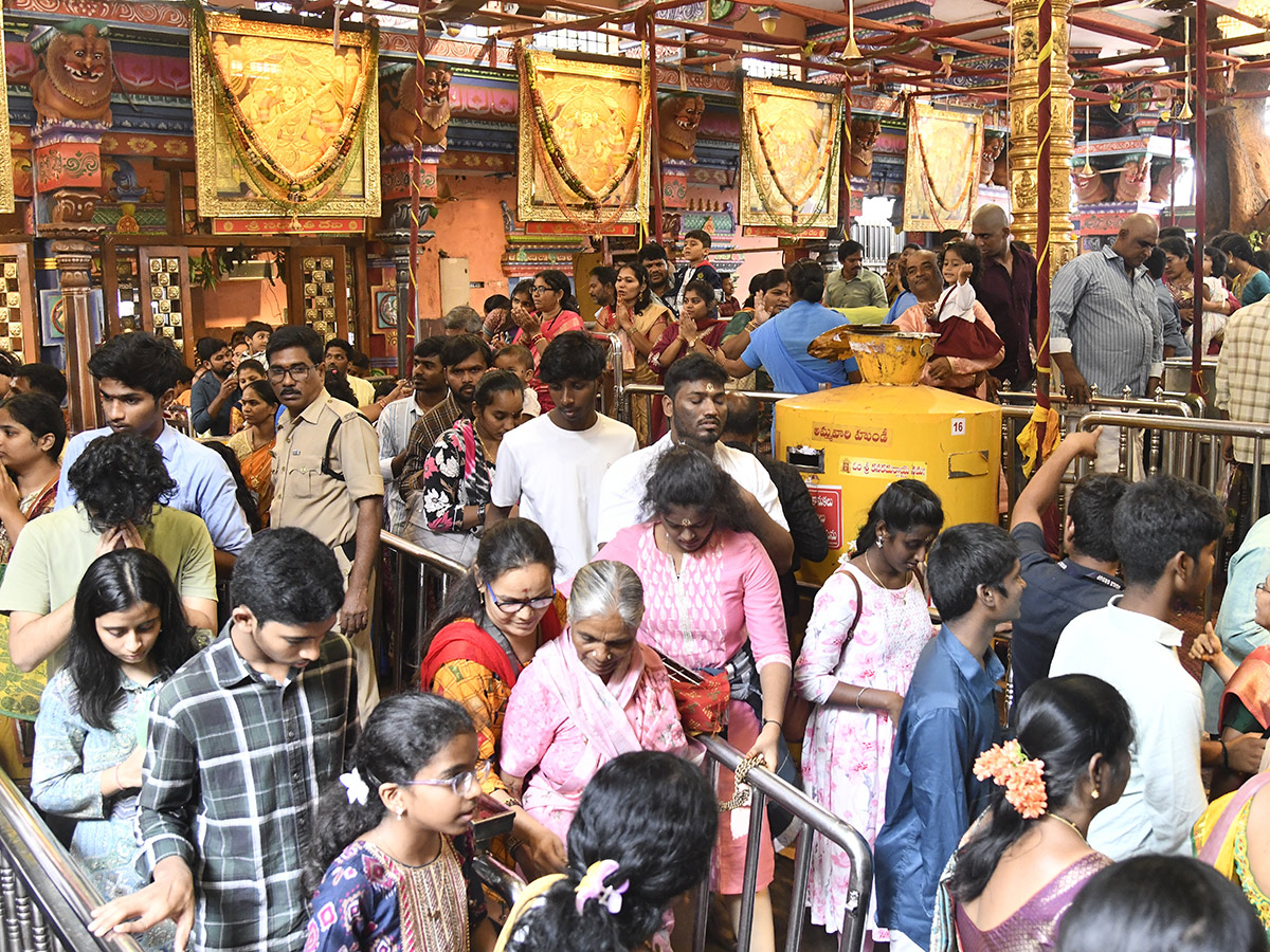 Devotees Rush at Vijayawada Durga Temple Photos4