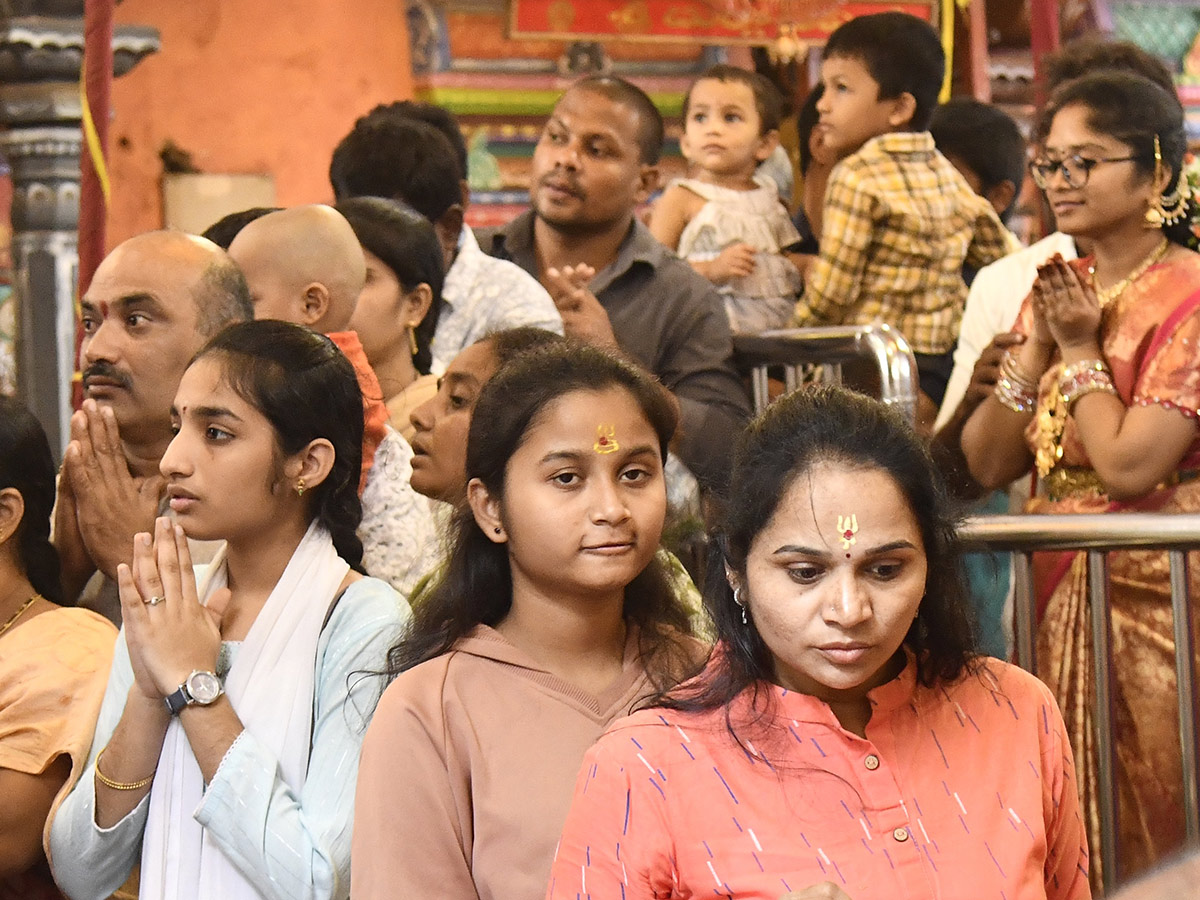 Devotees Rush at Vijayawada Durga Temple Photos6