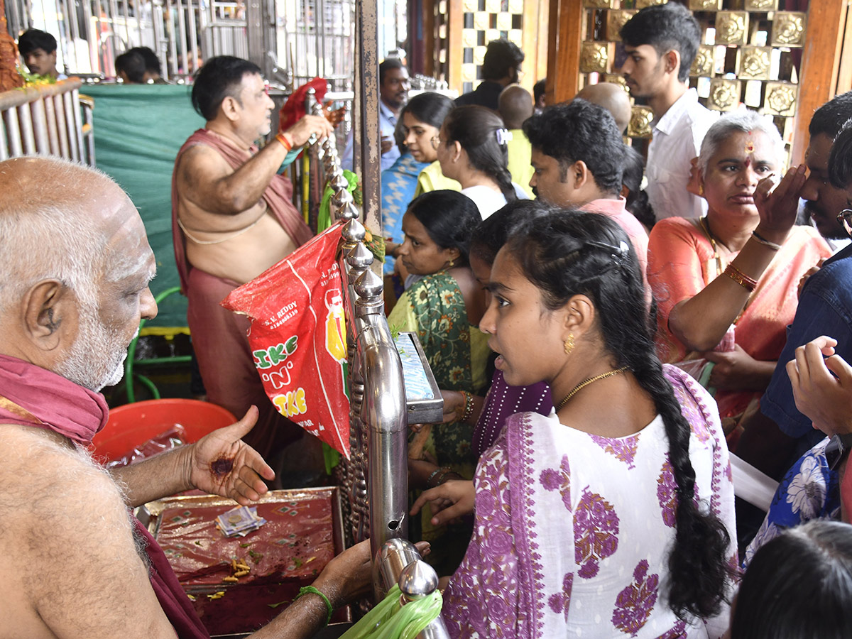Devotees Rush at Vijayawada Durga Temple Photos7