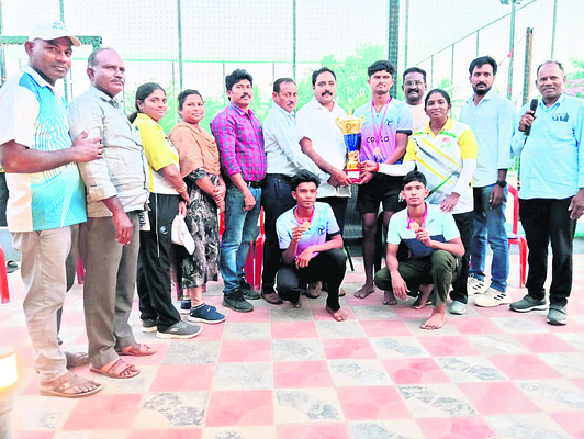 రాష్ట్రస్థాయి బీచ్‌ వాలీబాల్‌ పోటీల్లో జిల్లా జట్ల ప్రత1