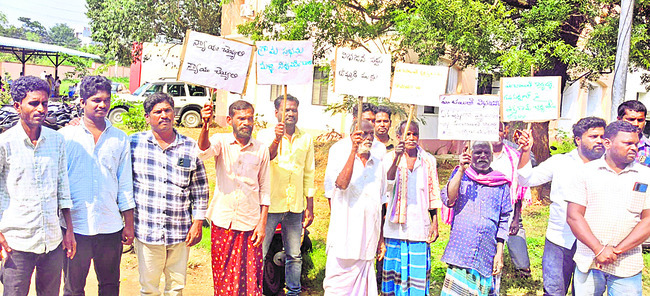 మా గోడు వినేదెవరయ్యా? 2