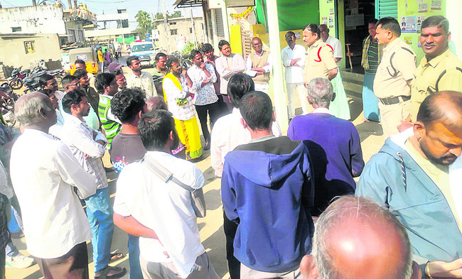 విద్యార్థులకు అభినందన 
1