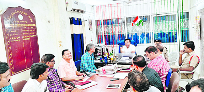 కాంగ్రెస్‌కు బుద్ధి చెప్పండి 
1