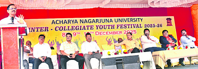 వ్యక్తిత్వ నిర్మాణానికి యువజనోత్సవాలు దోహదం2