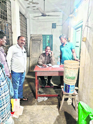 రేషన్‌ డిపో డీలర్‌ అక్రమాలపై విచారణ  1