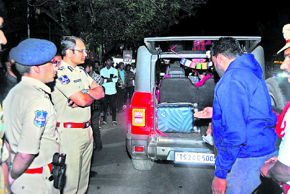 సాధారణ ప్రసవాలపై  గర్భిణులకు వివరించాలి..
1