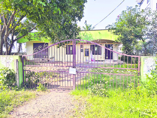 సొసైటీలకు తాళాలు1