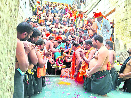 వైభవంగా  అయ్యప్ప ఆరట్టు1