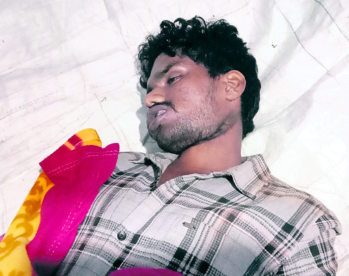 కొడుకు మరణాన్ని తట్టుకోలేక..1