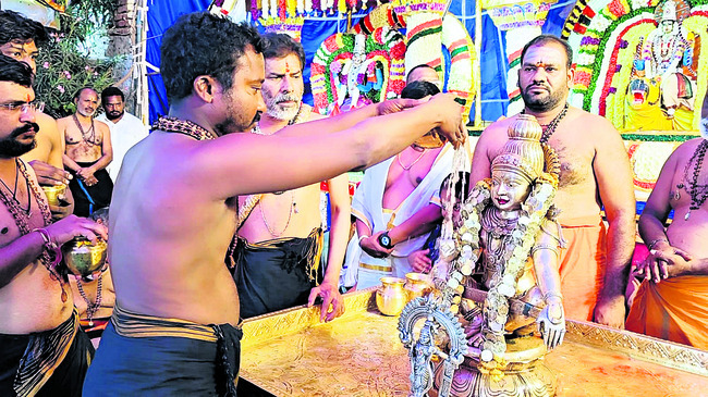 వైభవంగా అయ్యప్పస్వామి విళక్కు దీపోత్సవం2