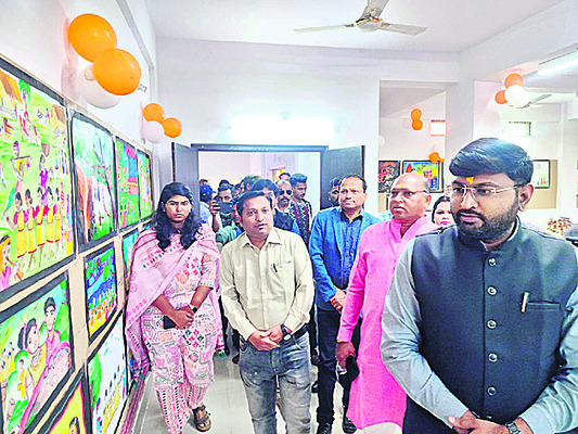 ఆకట్టుకున్న చిత్రకళా ప్రదర్శన 2