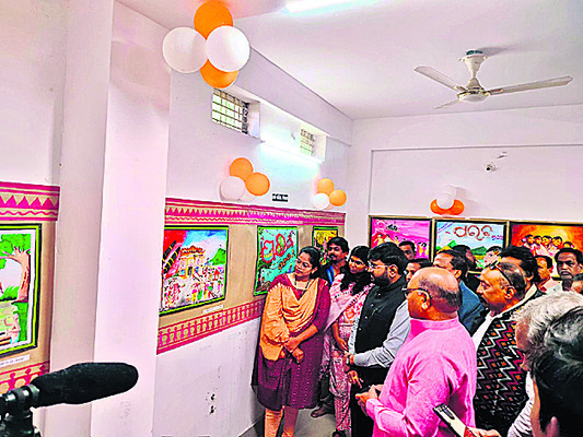 ఆకట్టుకున్న చిత్రకళా ప్రదర్శన 1