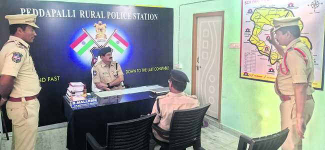 విద్యార్థులకు అభినందన 
3