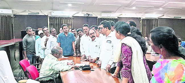 అర్జీలకు నాణ్యమైన పరిష్కారం ఇవ్వాలి1