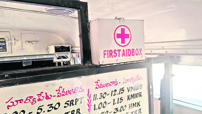 బాక్సుల్లో మందుల్లేవు!1