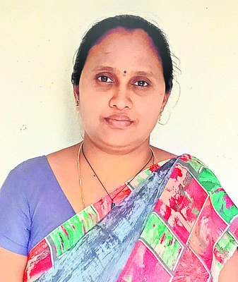 రోడ్డు ప్రమాదంలో సీనియర్‌ అసిస్టెంట్‌ దుర్మరణం1