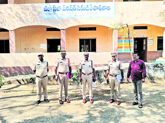 గ్లోబల్‌ సమ్మిట్‌కు అమీనాబాద్‌ యువకుడికి ఆహ్వానం
1