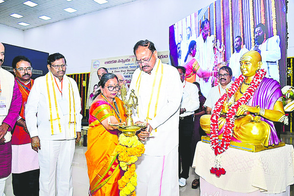 కలెక్టర్‌ను కలిసిన జేసీ 1