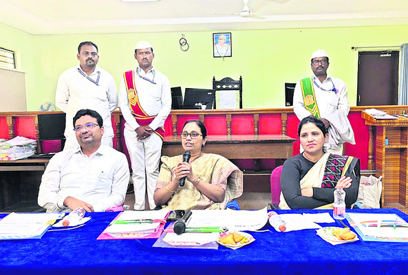 కేసుల పరిష్కారానికి కృషి చేయాలి2