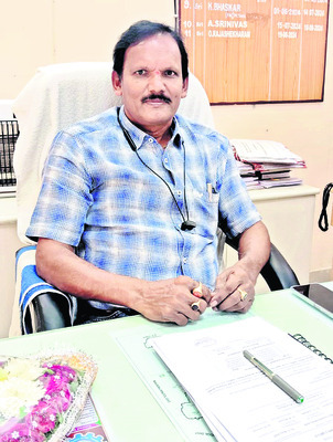 బాధ్యతలు చేపట్టిన  విద్యుత్‌శాఖ ఎస్‌ఈ 
2