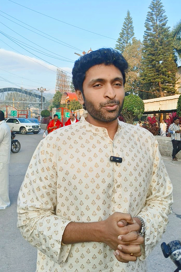 Actor Vikram Prabhu And Lakshmi Ujjaini Visited Tirumala Photos2