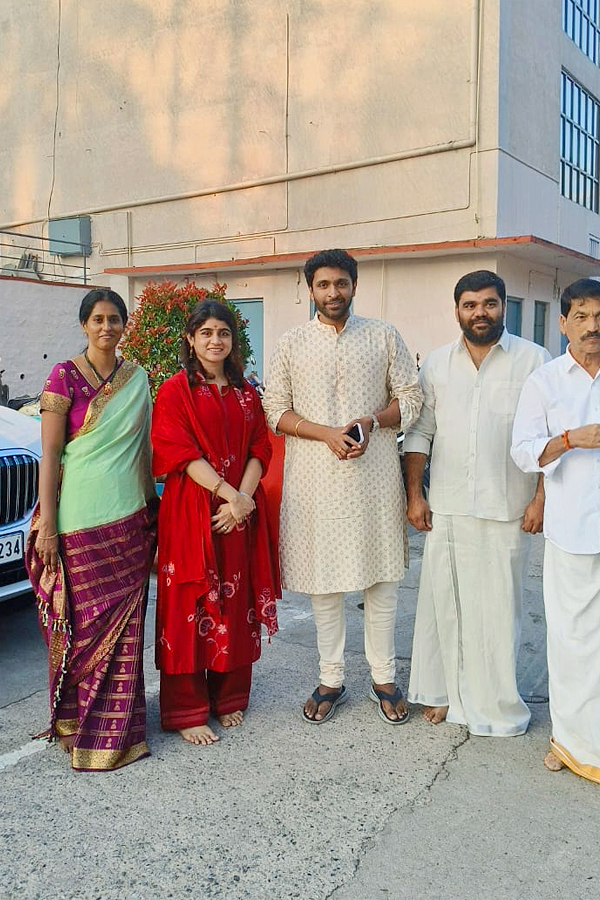 Actor Vikram Prabhu And Lakshmi Ujjaini Visited Tirumala Photos6