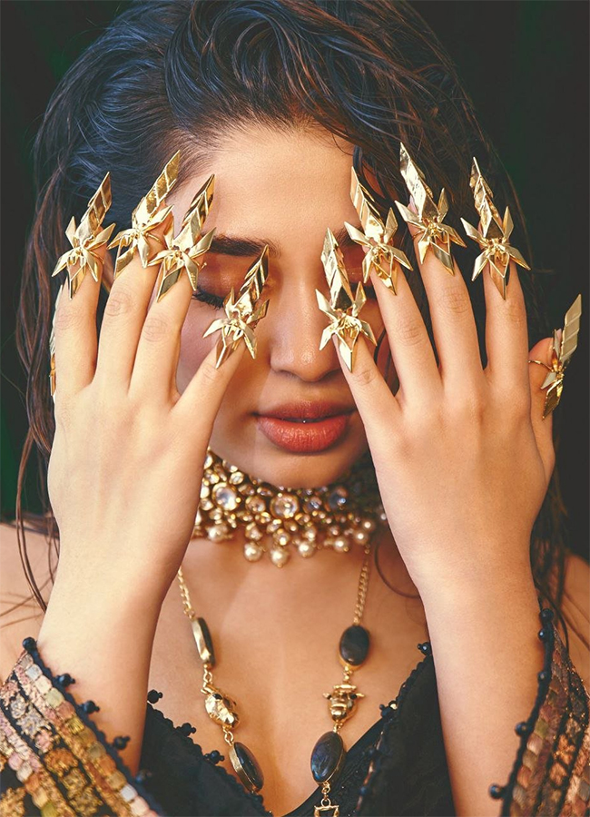 Actress Krithi Shetty Beautiful HD Photos12