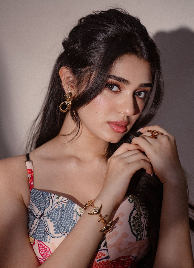 Actress Krithi Shetty Beautiful HD Photos25