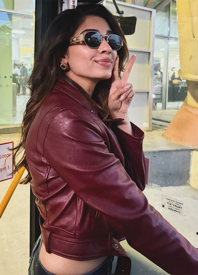 Actress Krithi Shetty Beautiful HD Photos4