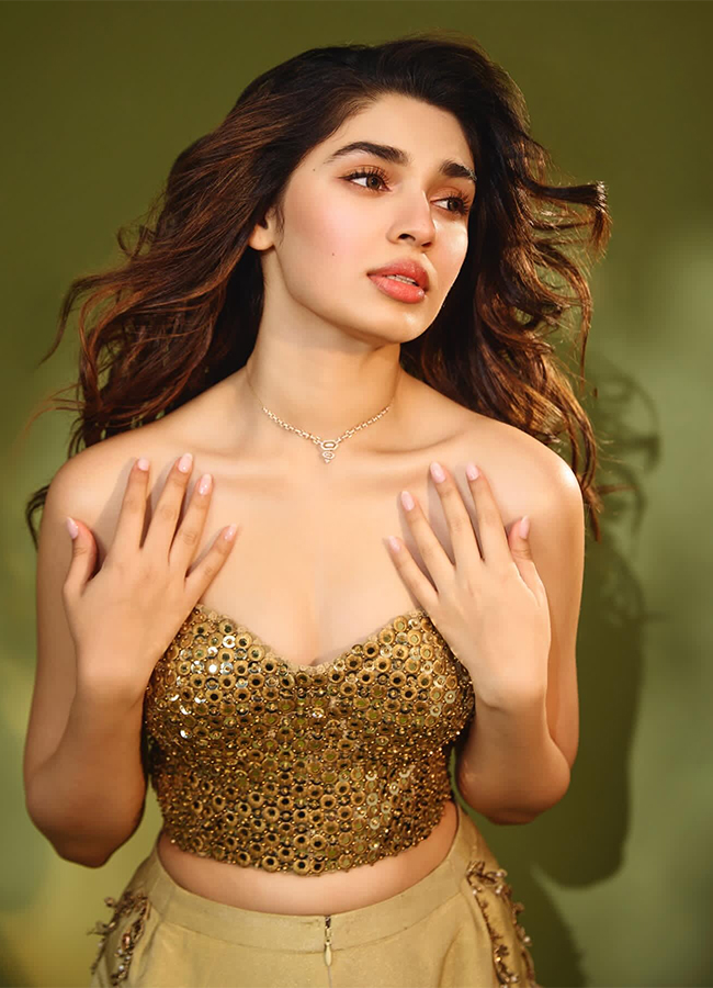 Actress Krithi Shetty Beautiful HD Photos9