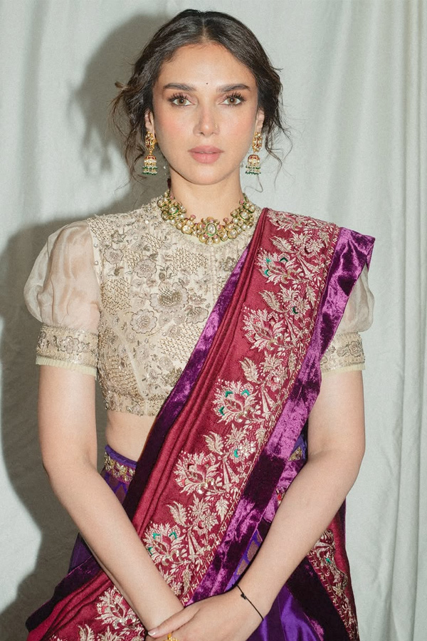 Aditi Rao Hydari Looks Stunning In Her Natural Beauty Photos2