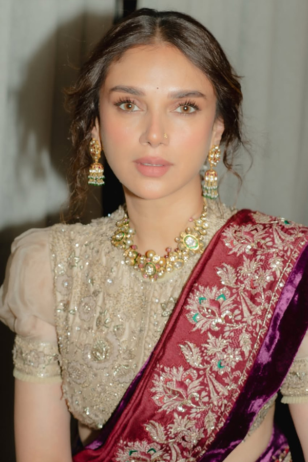Aditi Rao Hydari Looks Stunning In Her Natural Beauty Photos4