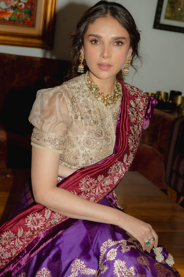 Aditi Rao Hydari Looks Stunning In Her Natural Beauty Photos9