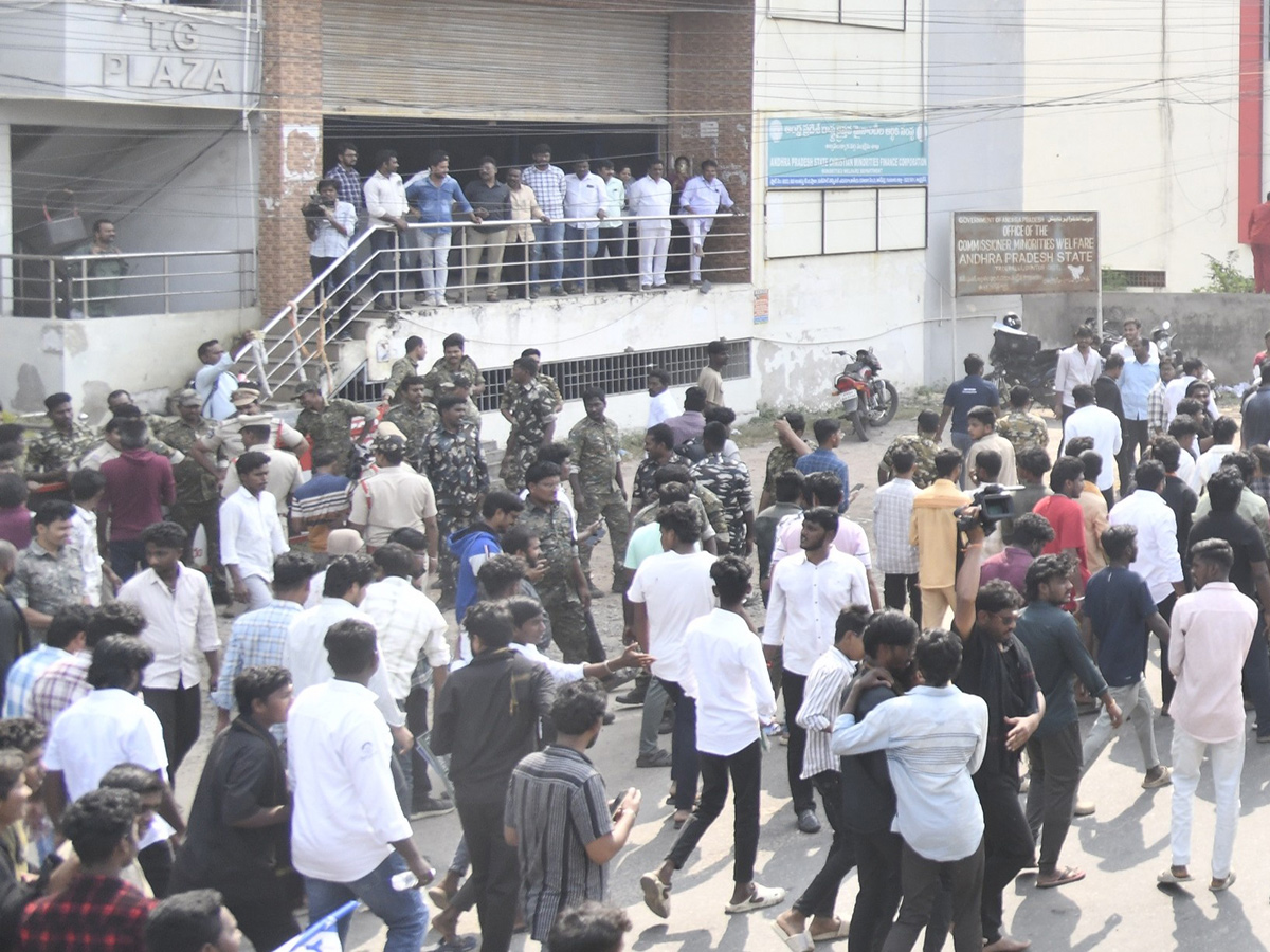 Vijayawada : Students Huge Protest Against Chandrababu Govt18