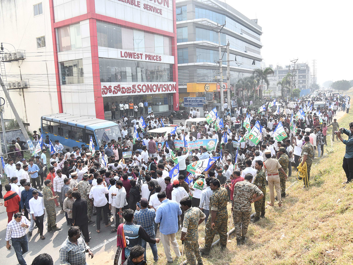 Vijayawada : Students Huge Protest Against Chandrababu Govt5