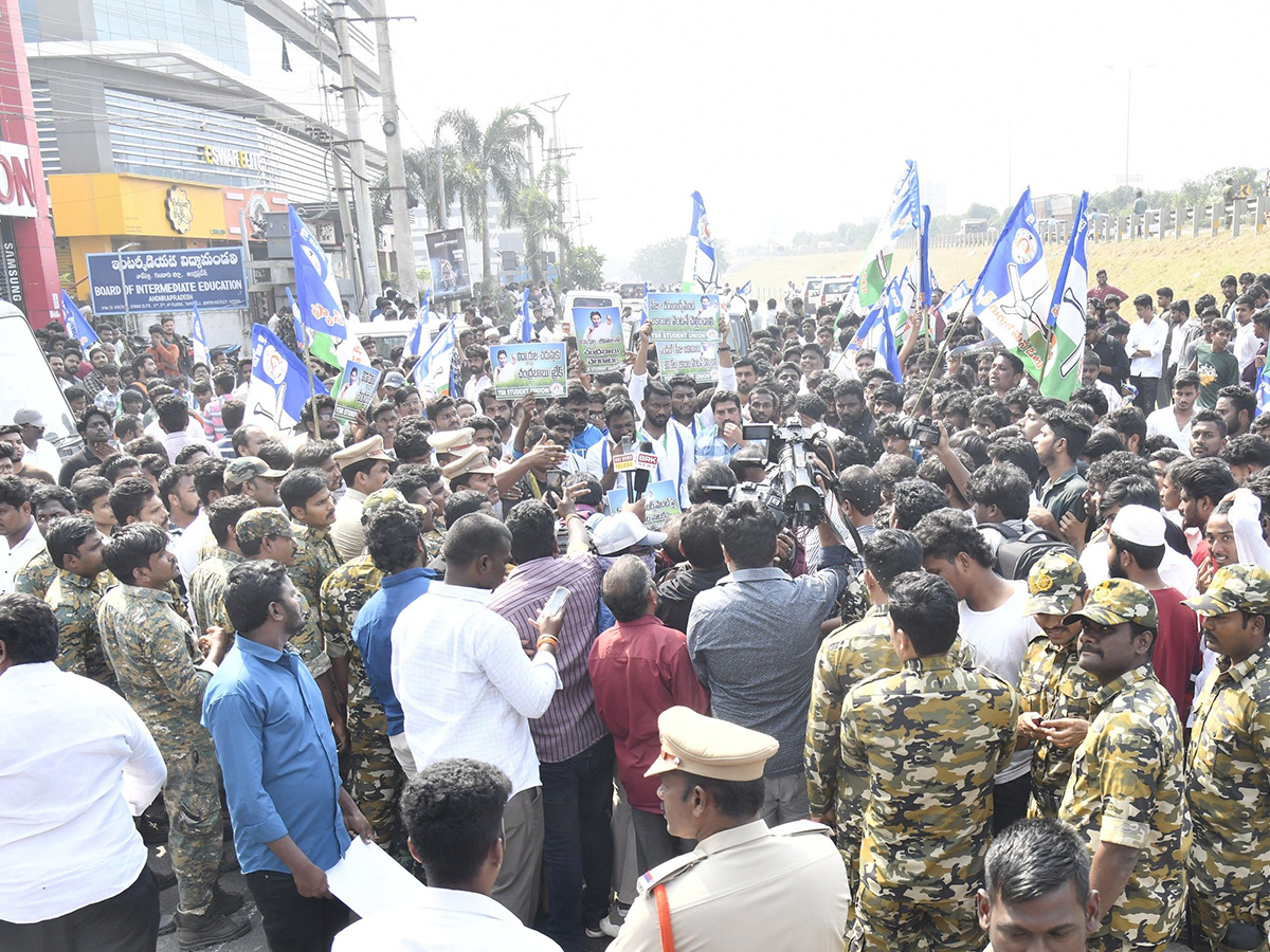 Vijayawada : Students Huge Protest Against Chandrababu Govt7