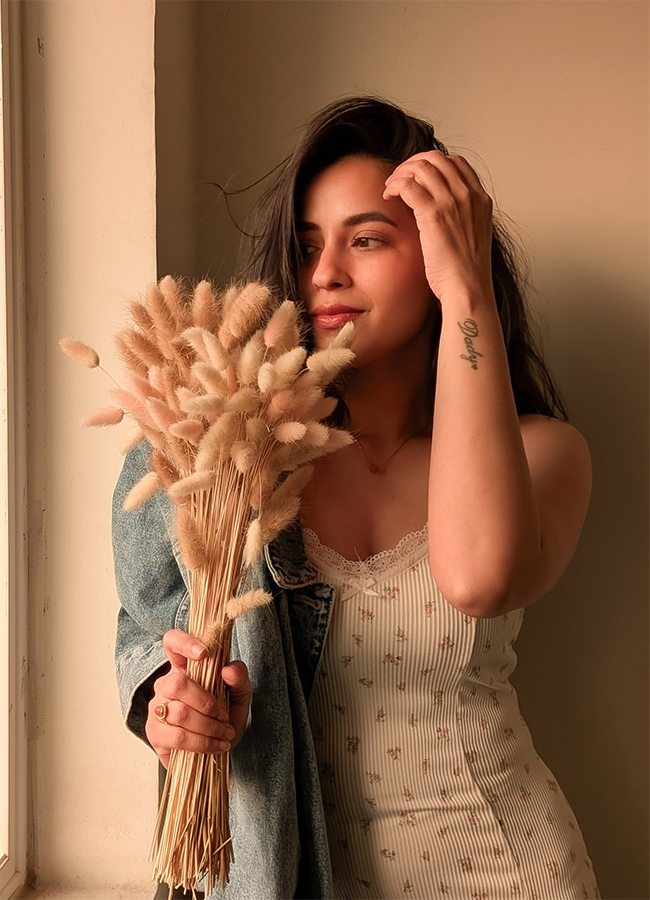 ​Celebrities Wishes Happy New Year 2026: Photos15