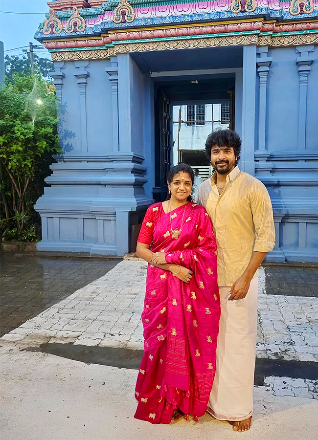 ​Celebrities Wishes Happy New Year 2026: Photos13