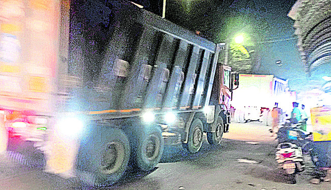 పచ్చ పార్టీ అండగా యథేచ్ఛగా అక్రమార్కుల దందా1