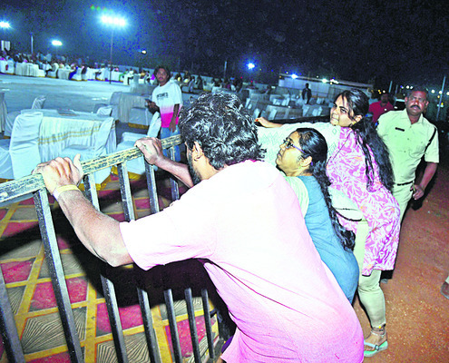 మానవత్వం మరచి2