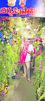 చదవడంలేదని మందలింపు..  పారిపోయిన విద్యార్థినులు 
1