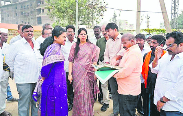 కోర్టు భవన స్థలాన్ని  పరిశీలించిన పల్నాడు కలెక్టర్‌  1