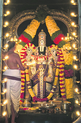 వేంకటాద్రిపై విశేష పూజలు 1